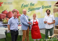 The team of ABZ Seeds with a client (left side) ready to let the visitors taste their strawberrys and vanilla ice cream.